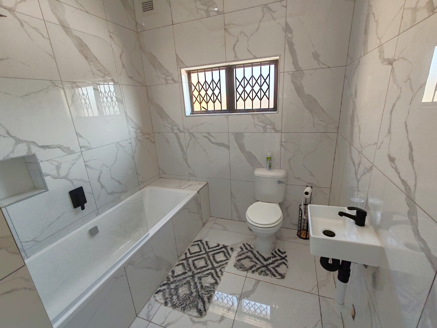 To Let 3 Bedroom Property for Rent in Port Shepstone KwaZulu-Natal