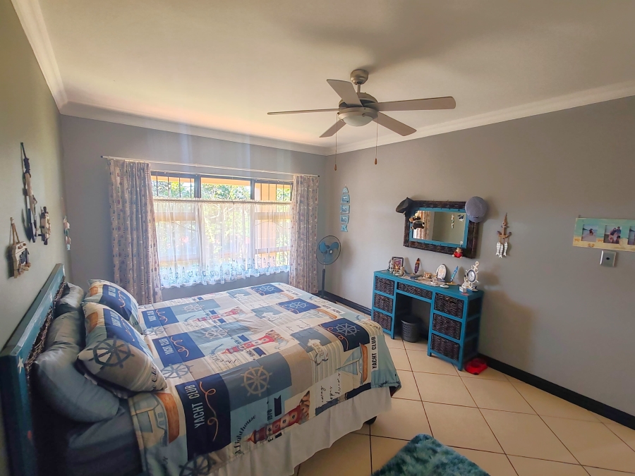 5 Bedroom Property for Sale in Shelly Beach KwaZulu-Natal