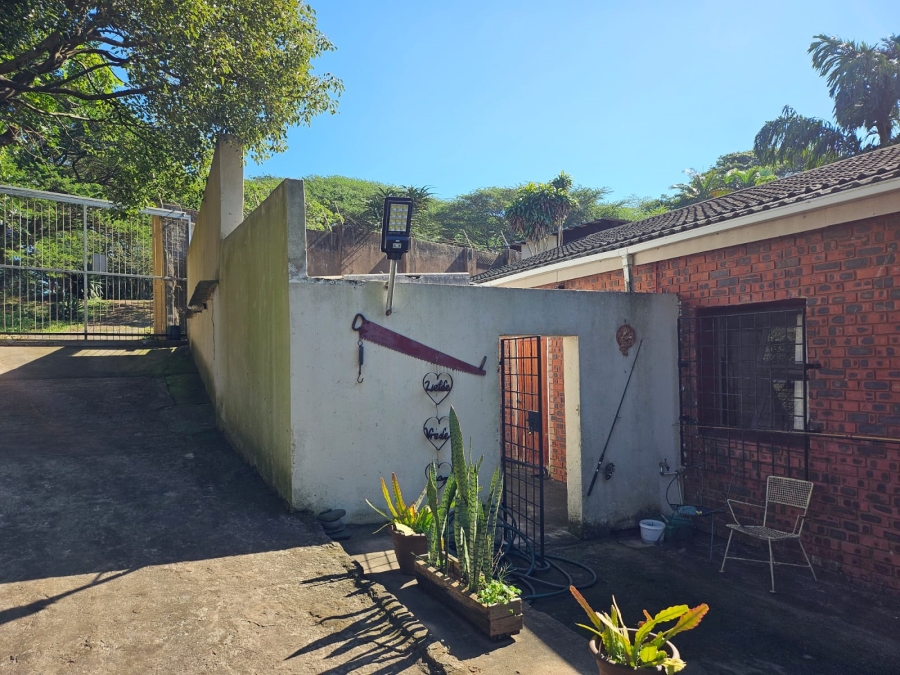 6 Bedroom Property for Sale in Tugela Mouth KwaZulu-Natal