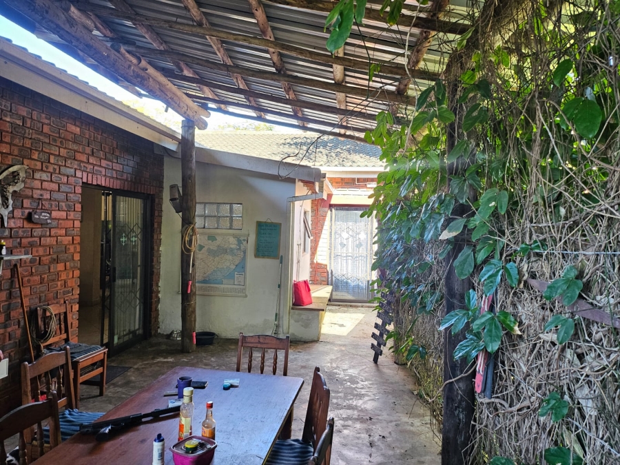 6 Bedroom Property for Sale in Tugela Mouth KwaZulu-Natal