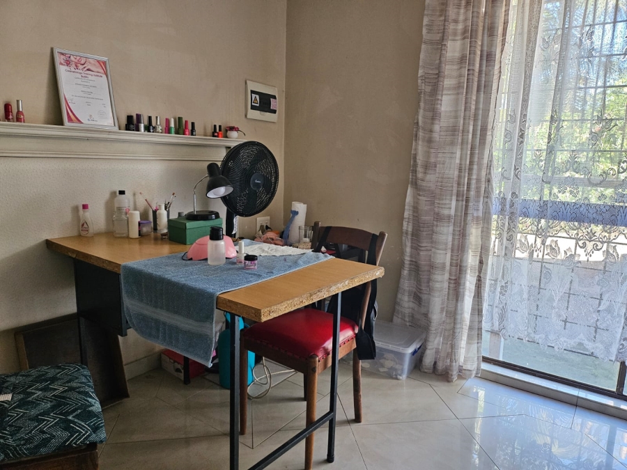 6 Bedroom Property for Sale in Tugela Mouth KwaZulu-Natal