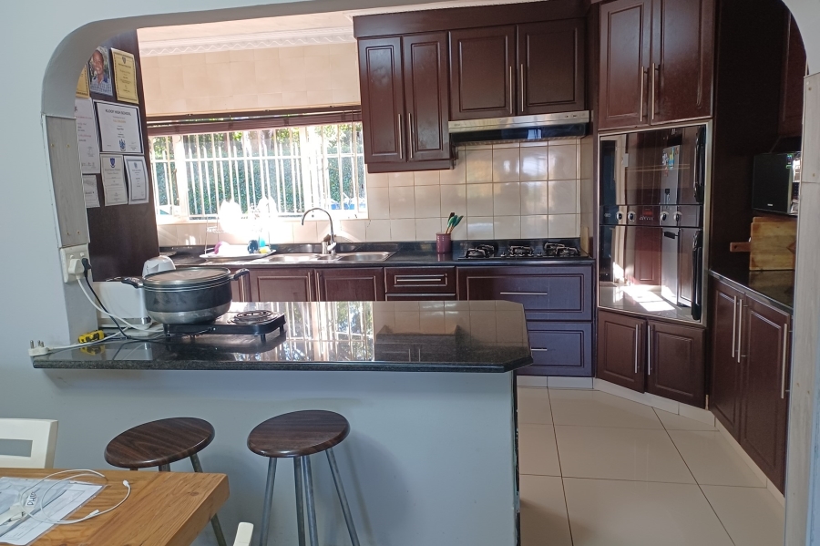 5 Bedroom Property for Sale in Kloof KwaZulu-Natal