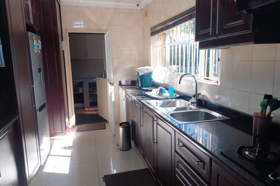 5 Bedroom Property for Sale in Kloof KwaZulu-Natal