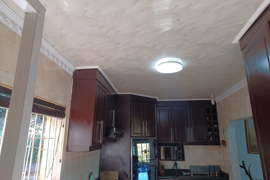 5 Bedroom Property for Sale in Kloof KwaZulu-Natal