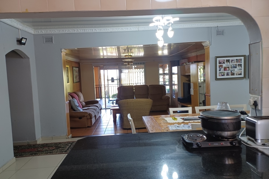 5 Bedroom Property for Sale in Kloof KwaZulu-Natal