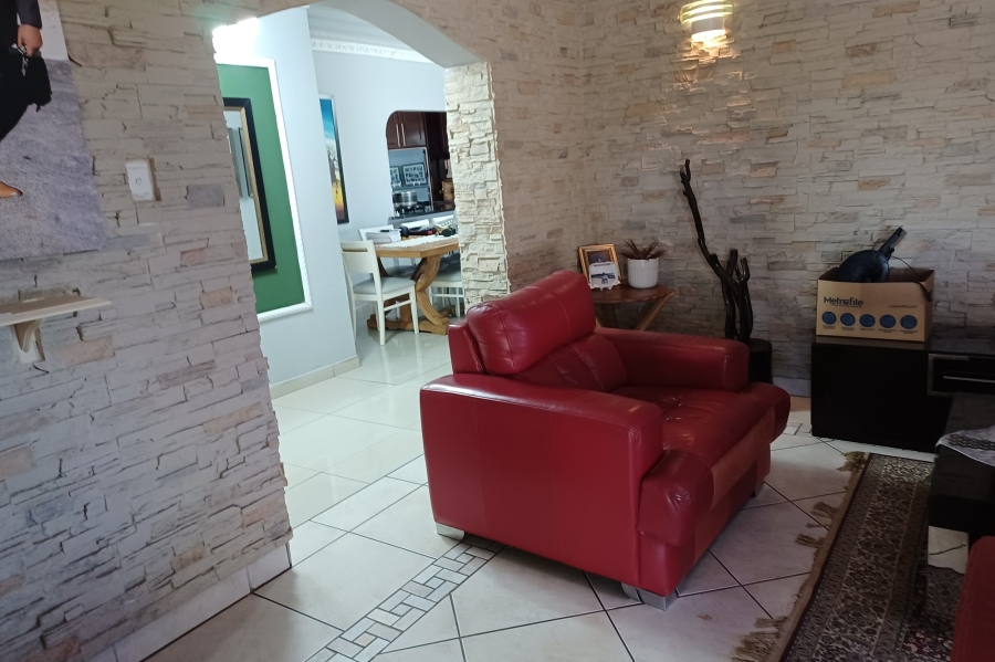5 Bedroom Property for Sale in Kloof KwaZulu-Natal