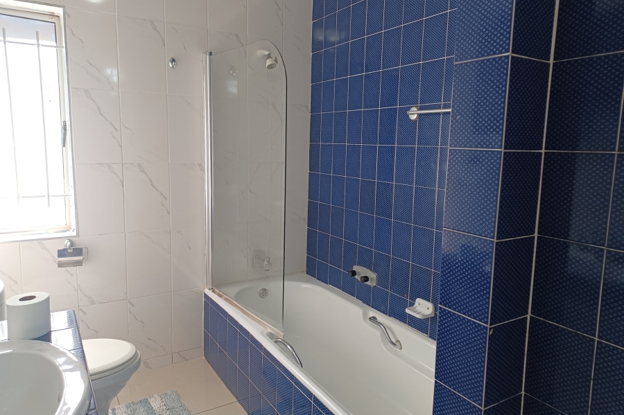 5 Bedroom Property for Sale in Kloof KwaZulu-Natal