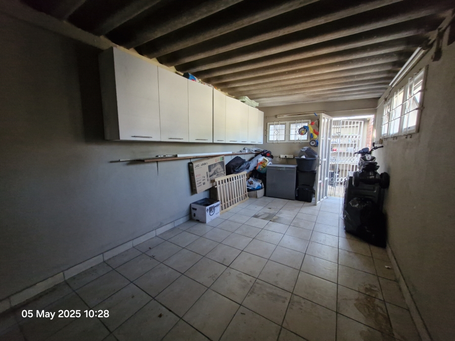 2 Bedroom Property for Sale in Sherwood KwaZulu-Natal