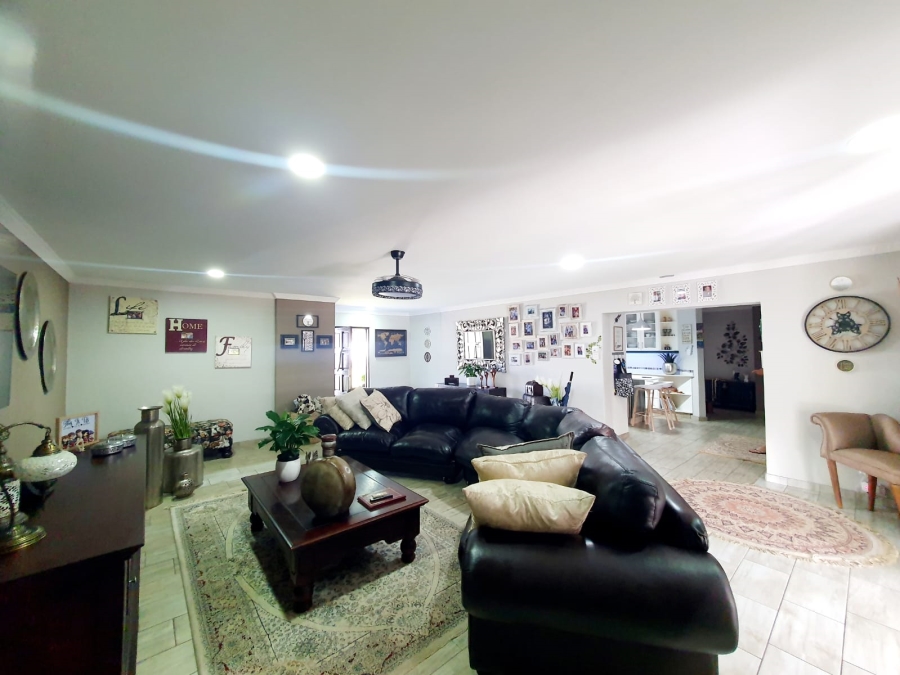 4 Bedroom Property for Sale in Meer En See KwaZulu-Natal