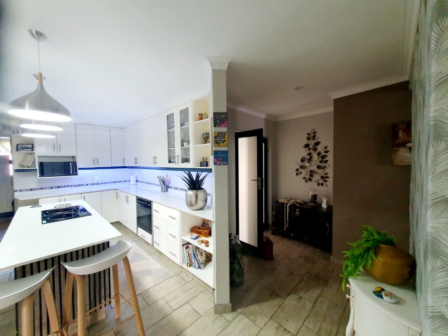 4 Bedroom Property for Sale in Meer En See KwaZulu-Natal