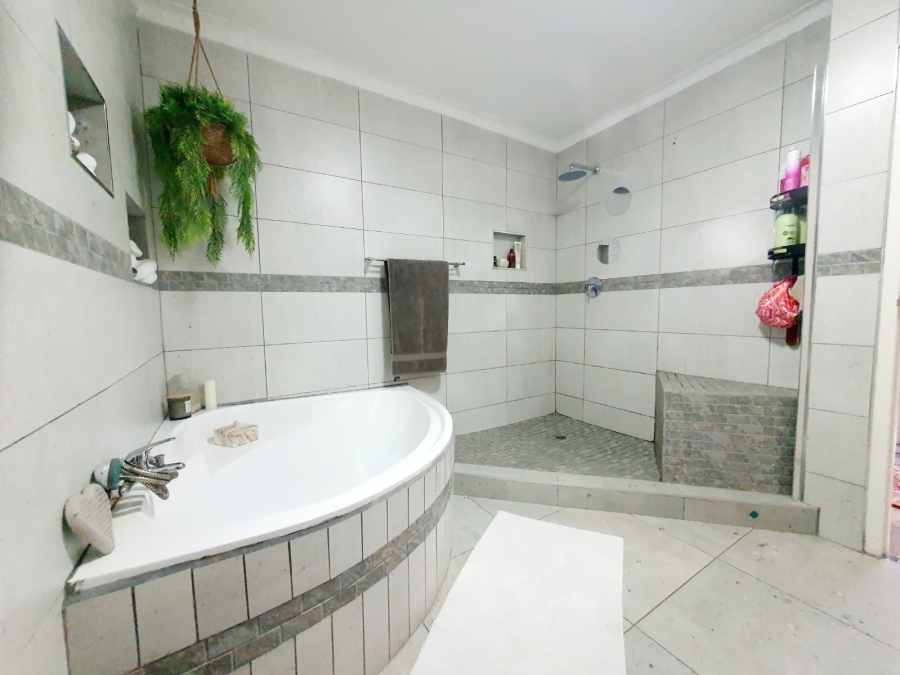4 Bedroom Property for Sale in Meer En See KwaZulu-Natal