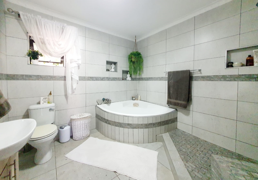 4 Bedroom Property for Sale in Meer En See KwaZulu-Natal
