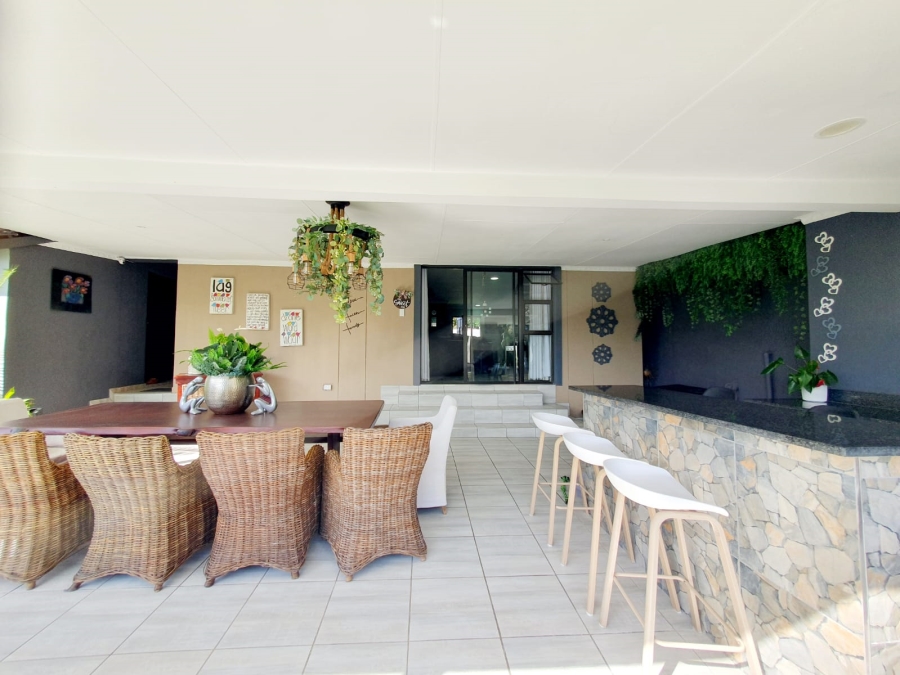 4 Bedroom Property for Sale in Meer En See KwaZulu-Natal