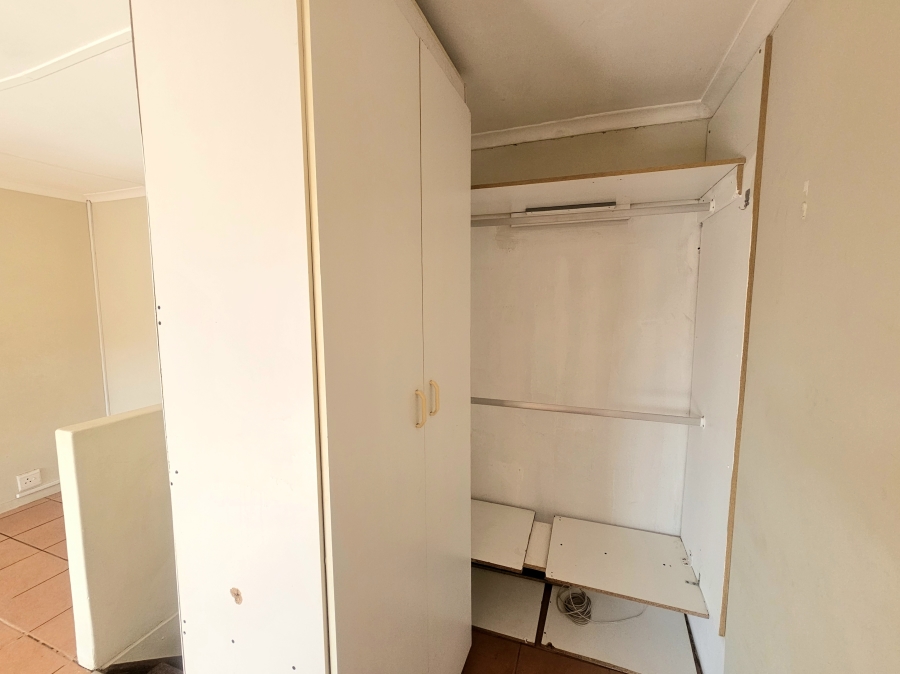 To Let 1 Bedroom Property for Rent in Malvern KwaZulu-Natal