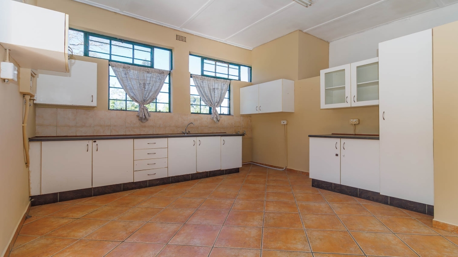 6 Bedroom Property for Sale in Monteseel KwaZulu-Natal