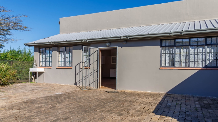 6 Bedroom Property for Sale in Monteseel KwaZulu-Natal