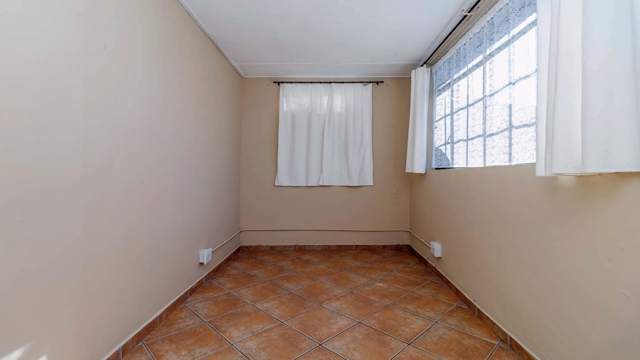 6 Bedroom Property for Sale in Monteseel KwaZulu-Natal