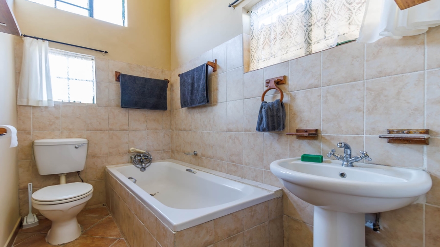 6 Bedroom Property for Sale in Monteseel KwaZulu-Natal