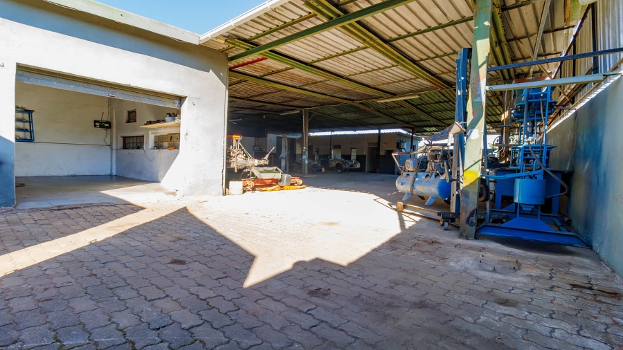 6 Bedroom Property for Sale in Monteseel KwaZulu-Natal