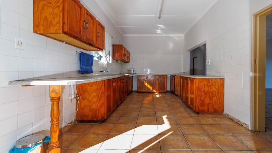 6 Bedroom Property for Sale in Monteseel KwaZulu-Natal