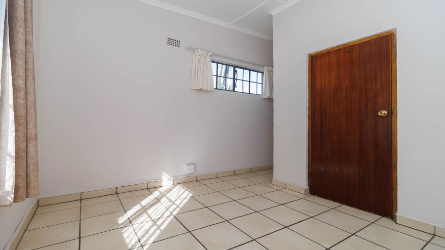 6 Bedroom Property for Sale in Monteseel KwaZulu-Natal