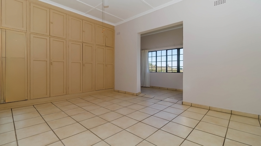 6 Bedroom Property for Sale in Monteseel KwaZulu-Natal