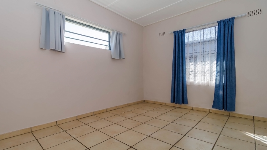 6 Bedroom Property for Sale in Monteseel KwaZulu-Natal