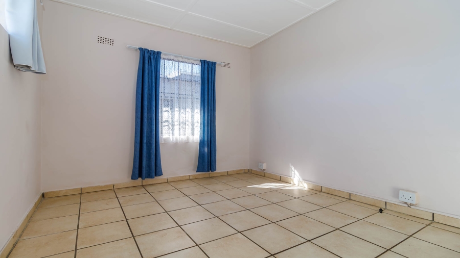 6 Bedroom Property for Sale in Monteseel KwaZulu-Natal