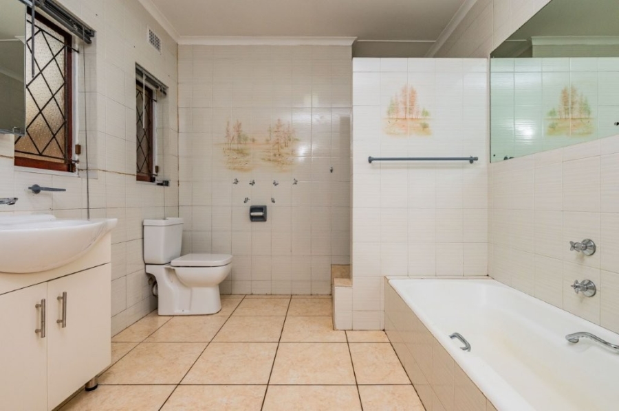 4 Bedroom Property for Sale in Rouken Glen KwaZulu-Natal