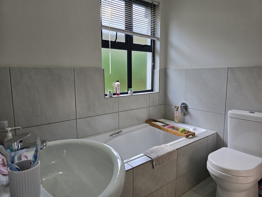To Let 2 Bedroom Property for Rent in Palm Lakes Estate KwaZulu-Natal