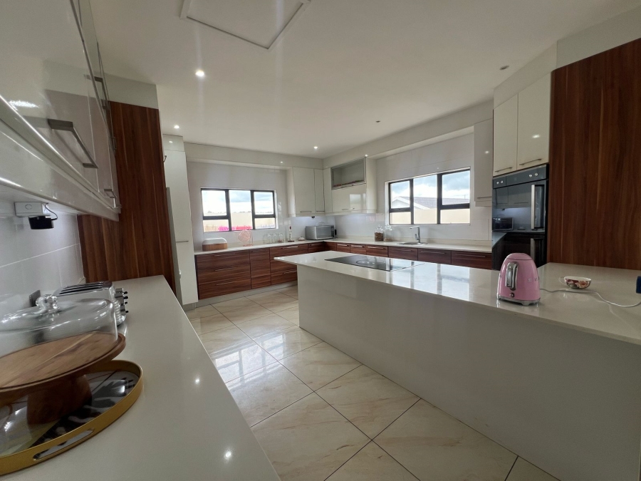 4 Bedroom Property for Sale in Gandhinagar KwaZulu-Natal