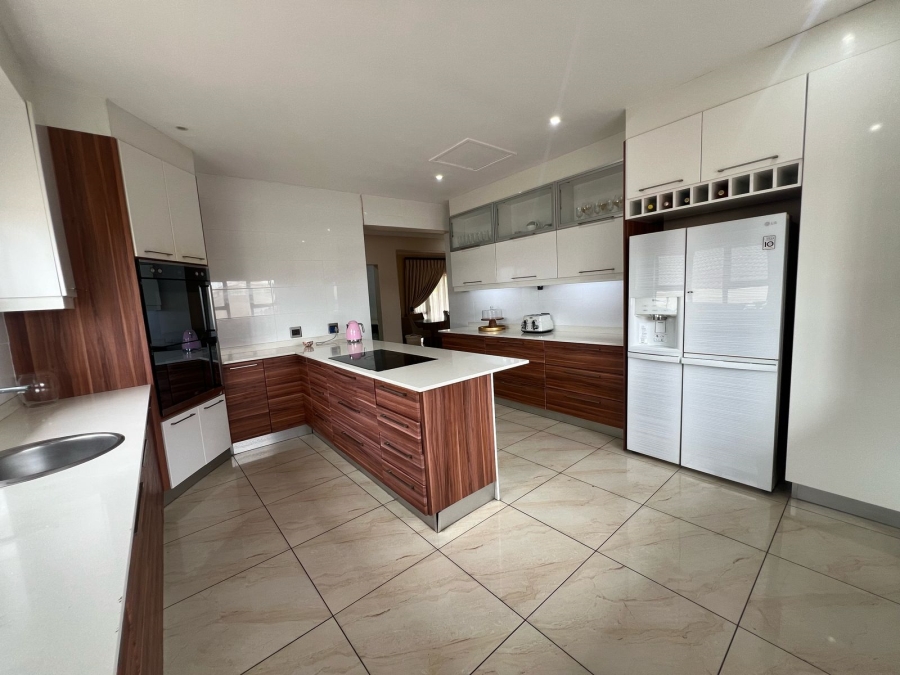 4 Bedroom Property for Sale in Gandhinagar KwaZulu-Natal