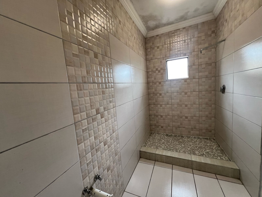 4 Bedroom Property for Sale in Gandhinagar KwaZulu-Natal