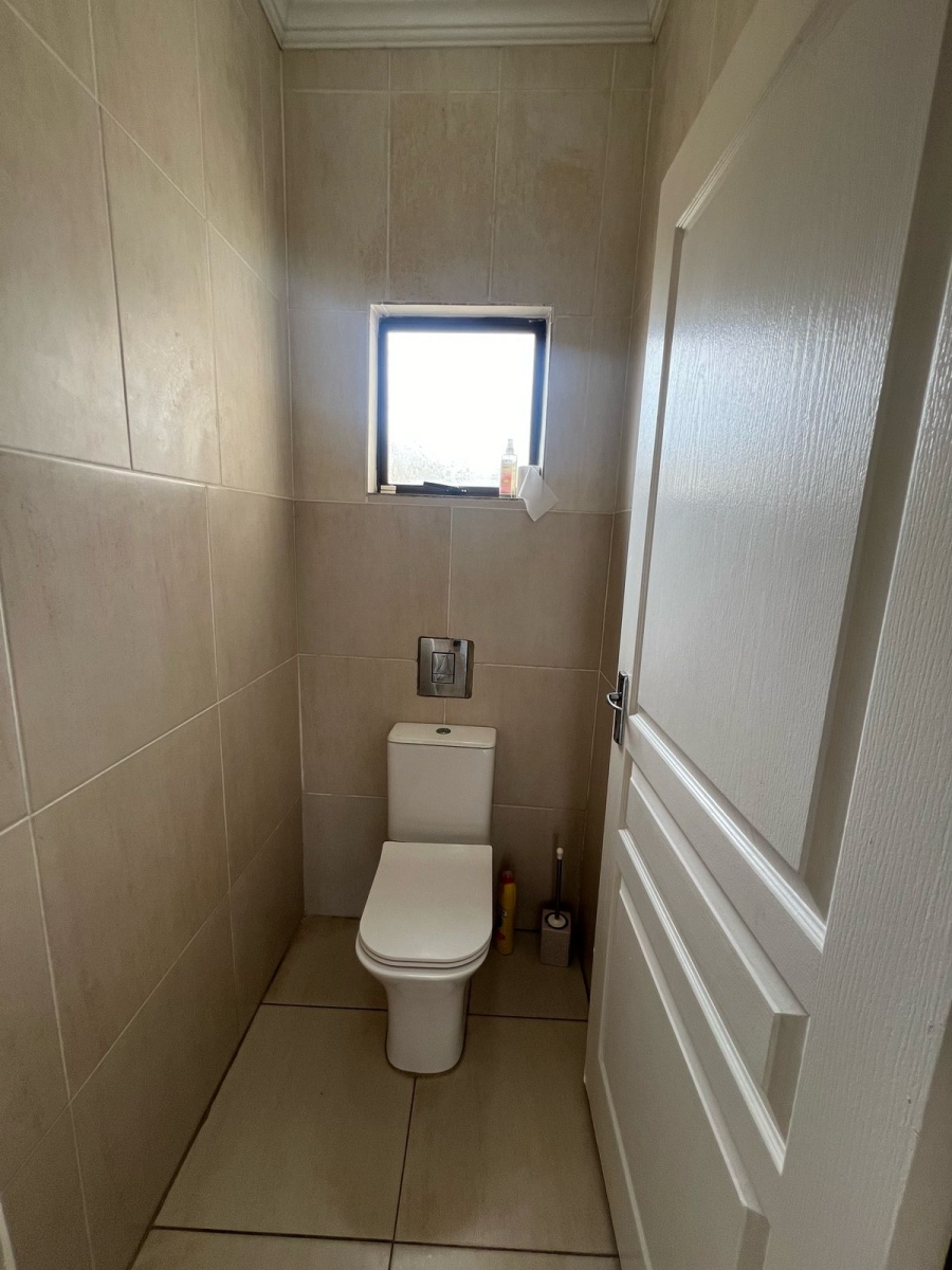 4 Bedroom Property for Sale in Gandhinagar KwaZulu-Natal