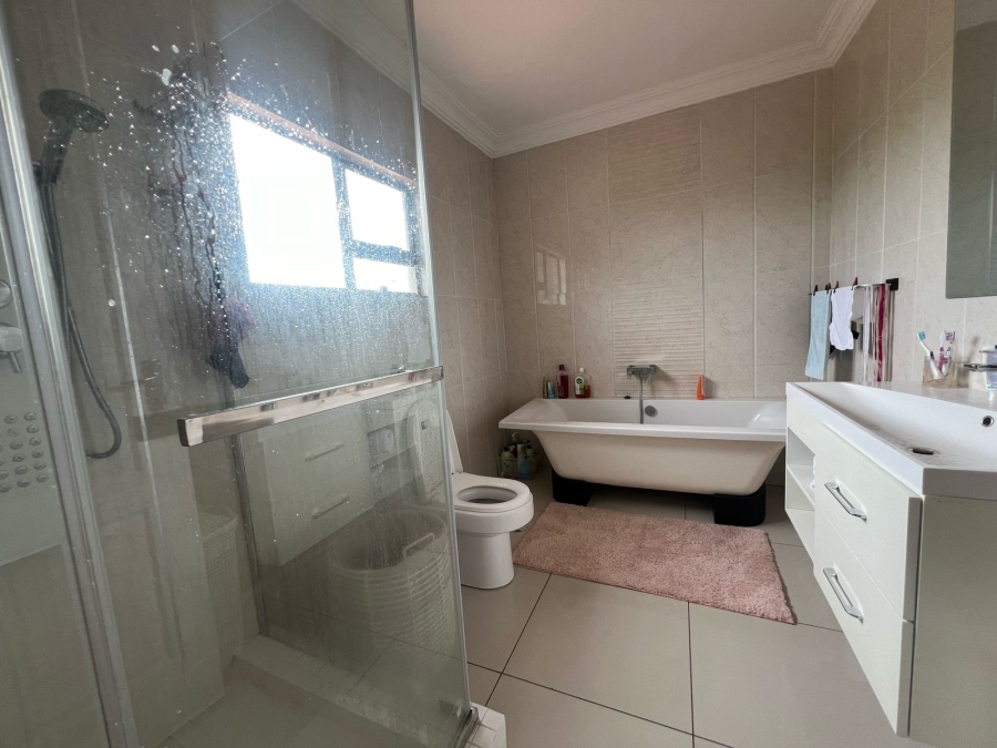 4 Bedroom Property for Sale in Gandhinagar KwaZulu-Natal
