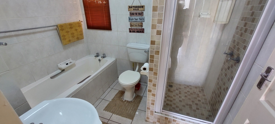 2 Bedroom Property for Sale in Lawrence Rocks KwaZulu-Natal
