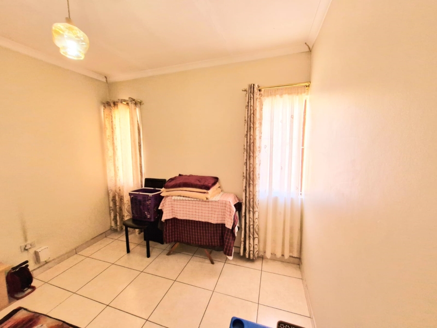 4 Bedroom Property for Sale in Dawncrest KwaZulu-Natal