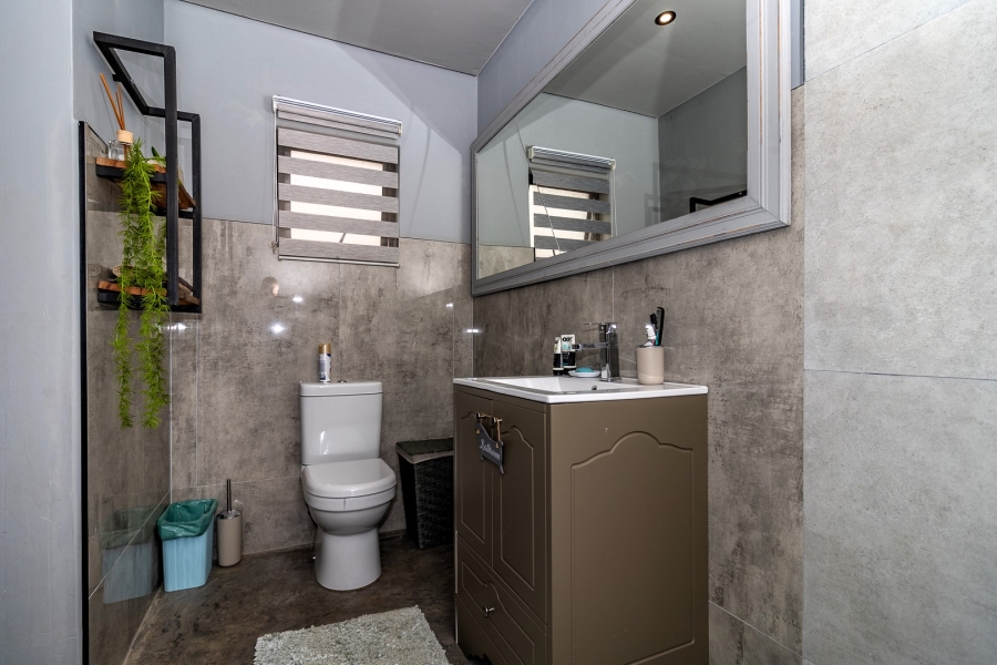 6 Bedroom Property for Sale in Crestholme KwaZulu-Natal