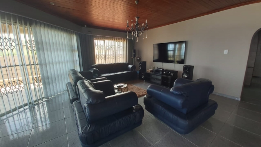 5 Bedroom Property for Sale in Treasure Beach KwaZulu-Natal