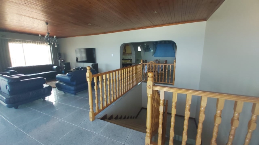 5 Bedroom Property for Sale in Treasure Beach KwaZulu-Natal