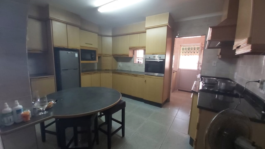 5 Bedroom Property for Sale in Treasure Beach KwaZulu-Natal