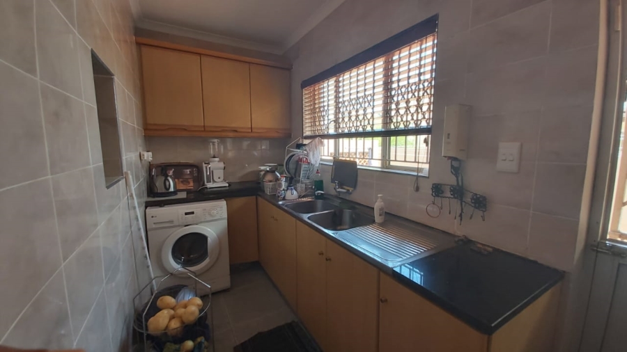 5 Bedroom Property for Sale in Treasure Beach KwaZulu-Natal
