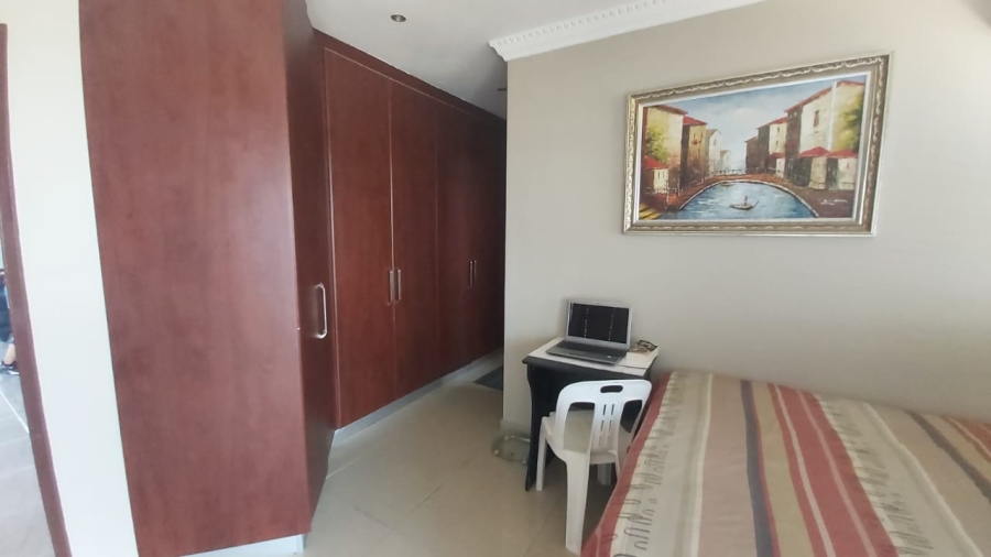 5 Bedroom Property for Sale in Treasure Beach KwaZulu-Natal