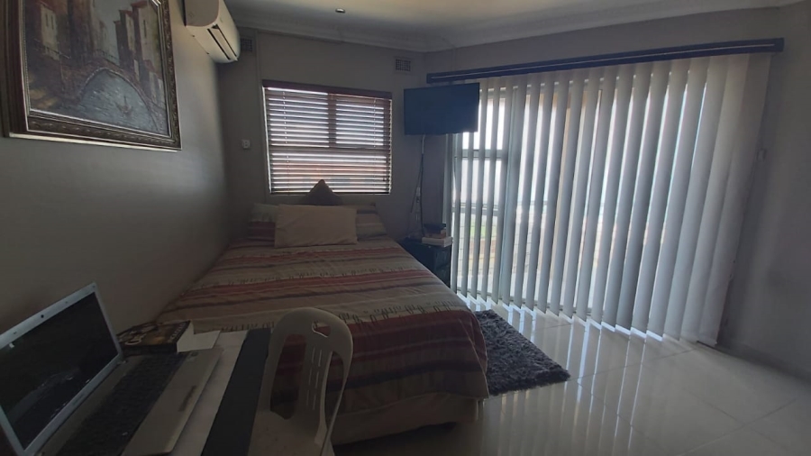 5 Bedroom Property for Sale in Treasure Beach KwaZulu-Natal