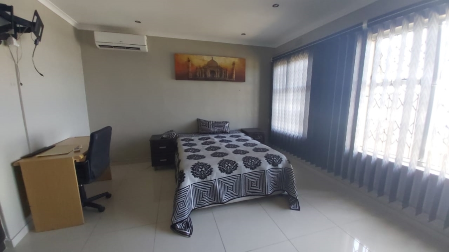 5 Bedroom Property for Sale in Treasure Beach KwaZulu-Natal