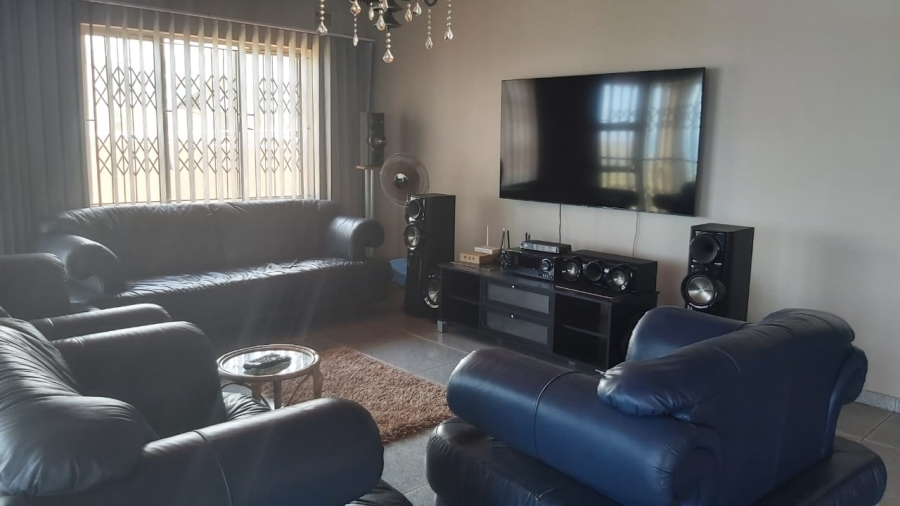 5 Bedroom Property for Sale in Treasure Beach KwaZulu-Natal
