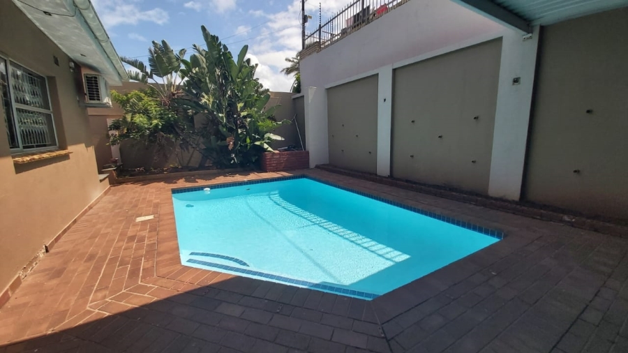 5 Bedroom Property for Sale in Treasure Beach KwaZulu-Natal