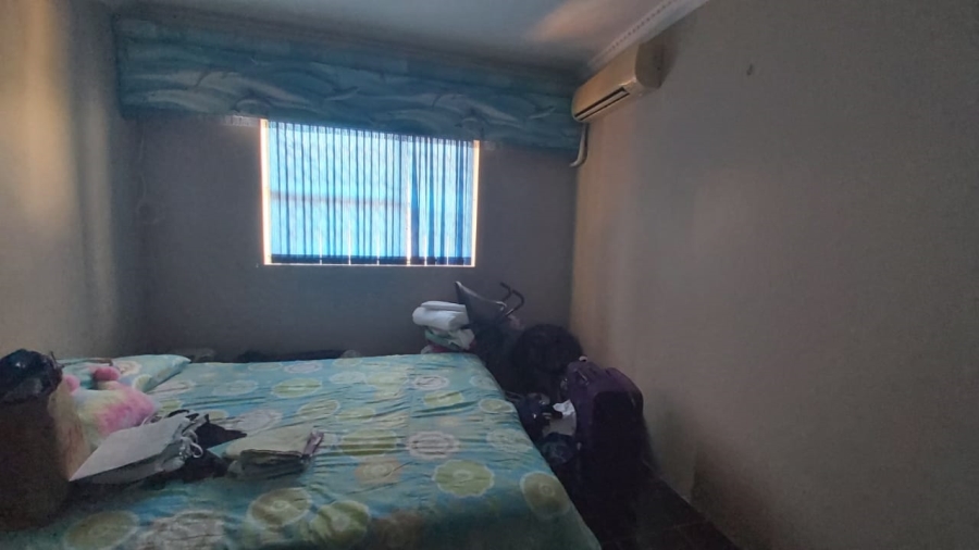 5 Bedroom Property for Sale in Treasure Beach KwaZulu-Natal