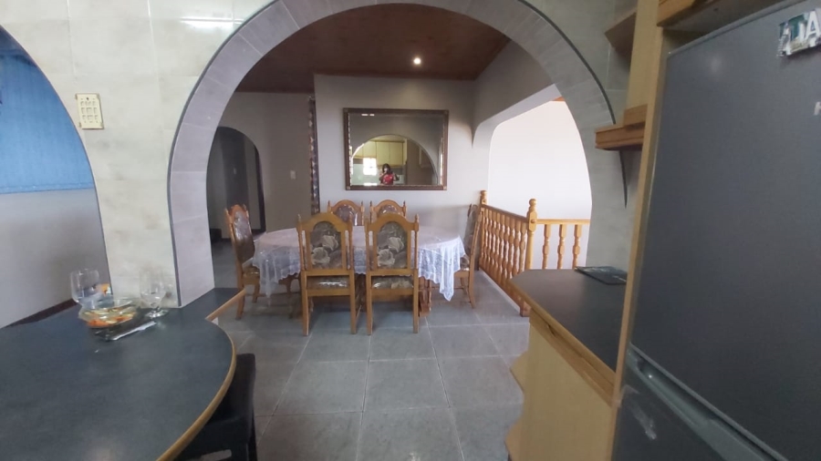 5 Bedroom Property for Sale in Treasure Beach KwaZulu-Natal