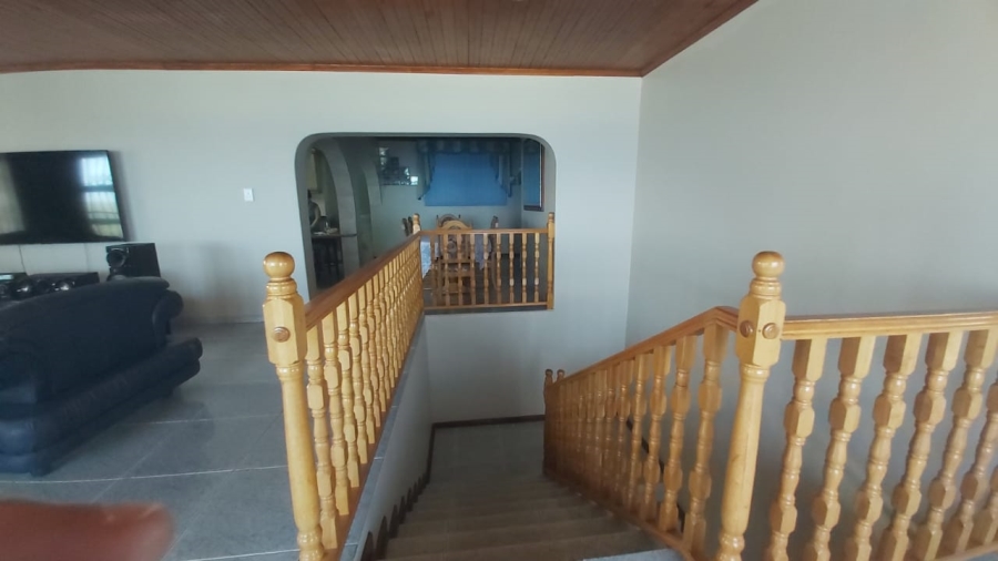 5 Bedroom Property for Sale in Treasure Beach KwaZulu-Natal